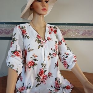 Rue 21 floral top with zip up front. Size: small